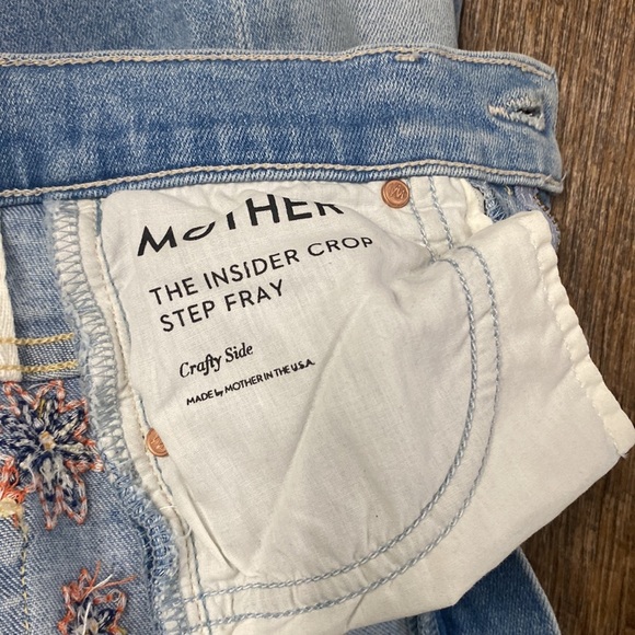 MOTHER THE INSIDER CROP STEP FRAY IN CRAFTY SIDE EMBROIDERED LIGHT WASH HI RISE - Picture 13 of 16